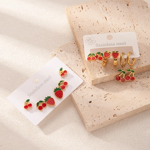 Set di orecchini a ciliegia e fragola in acciaio inossidabile smaltato oro per donna