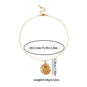 Dimensioni del ciondolo sole dorato di 3,78 cm e lunghezza della catena regolabile