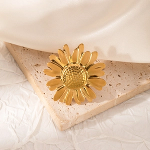 Golden sunflower open ring made of stainless steel with a vintage 3D flower design