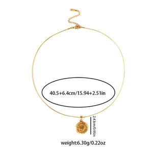 Dettaglio della collana sole con dimensioni 40,5 cm e chiusura a moschettone