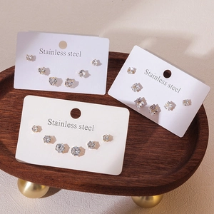 Roestvrijstalen oorbellen set met heldere zirkonia studs in hart-, vierkante en ronde vorm