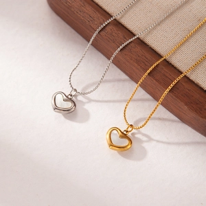 Franse stijl hartvormige hangers met parelmoer inleg en gouden hol ontwerp