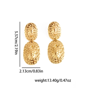 Detail of 18K gold-plated double oval drop earrings with hammered texture and dimensions