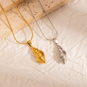 304 Stainless steel conch shell pendant necklaces in gold and silver finish