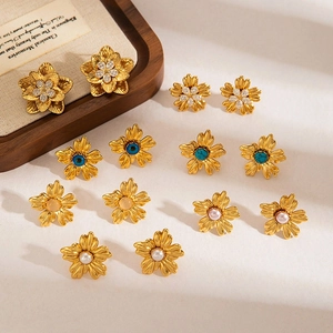 Boucles d'Oreilles Clous Fleur en Acier Inoxydable Vintage Français Plaqué Or Floral Zircon Künstliche Perle Mauvais Œil pour Femme