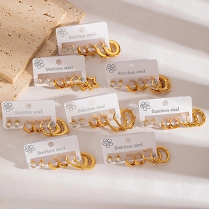Set di orecchini in acciaio inossidabile placcato oro 18K con cerchi e perni dorati