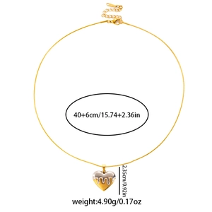 Detail view of heart pendant with 40+6cm length and 2.35cm height dimensions