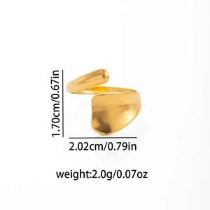 Makro-Detail des Goldrings mit den Abmessungen 1,70 cm Höhe und 2,02 cm Breite