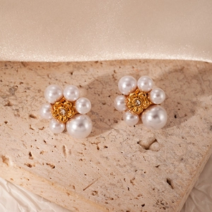 Orecchini vintage a fiore dorati con perle e strass scintillanti per donna