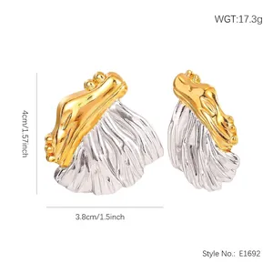 Elegant two-tone gold and silver pleated hoop earrings in stainless steel with 4cm size