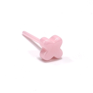 Elegantes pendientes de botón geométricos en X de cerámica rosa con acabado pulido