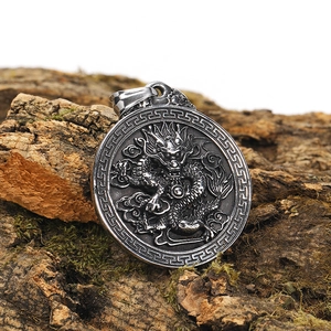Pendentif médaillon dragon hip hop en acier inoxydable argenté avec détails en relief