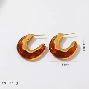 Detail view of 3cm C-shape amber resin and irregular gold metal vintage earrings