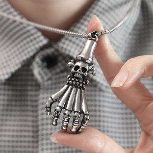 Gothic punk skull hand pendant necklace in vintage silver steel for men accessory