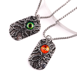 Collar punk de acero inoxidable con colgante de ojo de diablo en verde y rojo