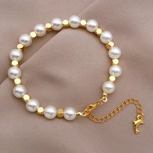 Bracelet en perles et perles carrées plaqué or 18 carats avec pendentif dauphin élégant
