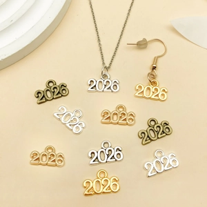 Colgantes año 2026 de aleación de zinc en colores metálicos mixtos para joyería DIY y llaveros