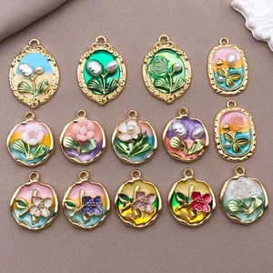 Colgantes vintage estilo pintura al óleo con perlas y marcos dorados