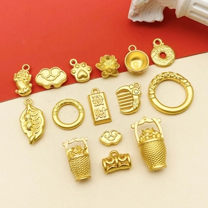 Détails de pendentifs en or mat avec lotus et symboles de chance pour bijoux artisanaux