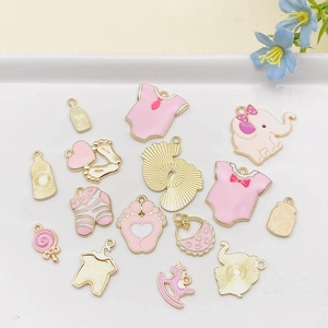 Set de dijes esmaltados rosas para bebé con bordes dorados para joyería DIY y manualidades