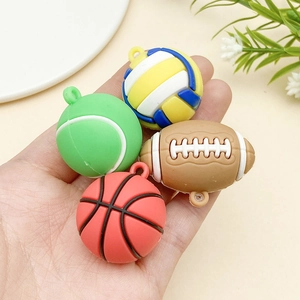 Mini pendentifs ballons de sport en PVC pour porte-clés tenus en main pour la taille