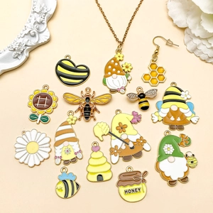 Cartoon honingbij kabouter hangers voor doe-het-zelf sieraden maken en accessoires
