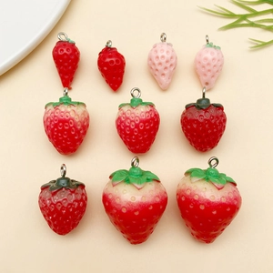 3D Harz Erdbeere Anhänger Cartoon Essen Spiel Charms Für DIY Schmuckherstellung Schlüsselbund Armband Ohrring Zubehör