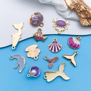 Set de dijes de océano esmaltados con colas de sirena y cangrejos para joyería DIY