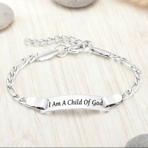 Bracciale a catena Figaro in acciaio lucido con targhetta incisa I Am A Child Of God