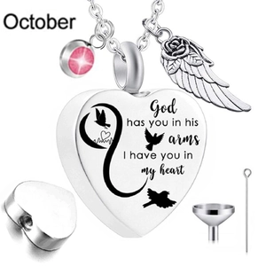 Collana ricordo a cuore in argento con incisione God has you in his arms e gemma rosa