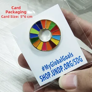 Épinglette émaillée colorée SDG des Nations Unies avec 17 couleurs sur carte blanche