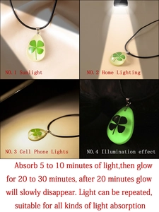 Collana luminosa a goccia con quadrifoglio vero ed effetto fluorescente verde