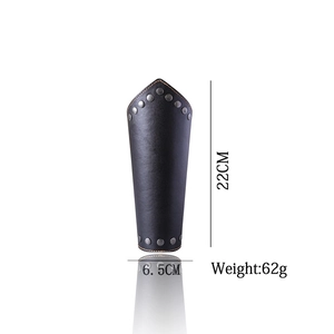 Minimalist black leather arm guard with vintage rivets and precise 22cm measurements