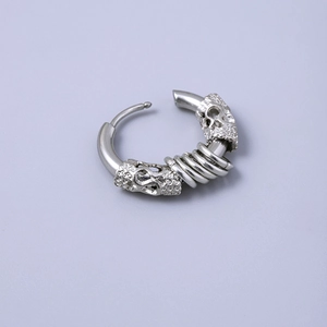 Ethnischer Punk Silber-Ohrring mit Totenkopf-Gravur und Spulen-Design für Herren
