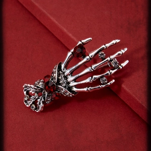 Gothic Skeleton Hand Brooch Halloween Antique Silver Alloy Red Rhinestone Skull Palm Pin Punk Accessory For Party Unisex Jewelry