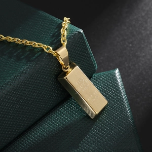 Gold bar pendant necklace with Fine Gold 999.9 engraving on green leather gift box
