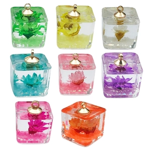 Detailed grid showing square resin pendants with colorful flowers and gold hooks