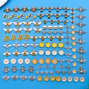 Colgantes de Aleación de Zinc Abeja Margarita Flor Tarro de Miel Strass Perla Artificial Esmalte Dijes para DIY Joyería Accesorio