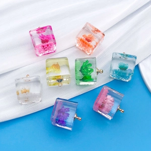 Handmade luminous resin square pendants with dried flowers and golden hooks in 7 colors