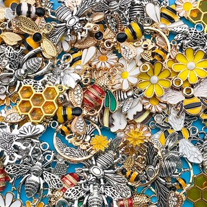 Colgantes de abeja y margarita en aleación esmaltada para creación de joyas DIY