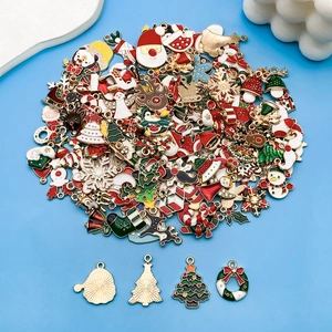Dijes navideños de esmalte variados con Papá Noel y Renos para la creación de joyas artesanales