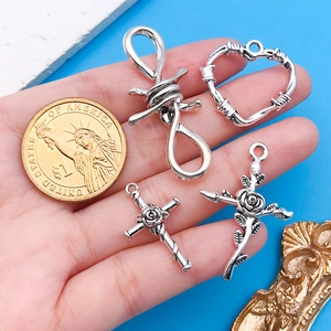Pendentifs cœur croix rose en alliage argenté vintage pour bijoux DIY avec pièce