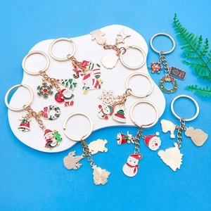 Lot de porte-clés de Noël avec charms Père Noël et renne en émail doré et métal brillant