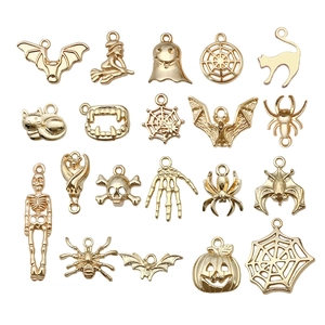 Set de dijes dorados de Halloween con murciélagos y arañas para hacer joyería