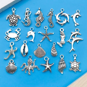 Variedad de dijes de animales marinos en plata antigua para la creación de joyas DIY