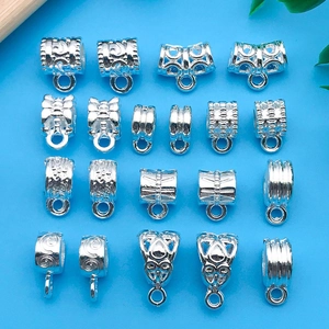 Vista macro de fianzas de aleación de plata con patrones huecos para hacer joyas DIY