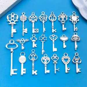 Colgantes de llaves vintage de aleación plateada con corazones para bisutería DIY