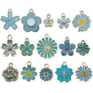 Lot de 15 breloques fleurs bleues avec cerisiers et marguerites pour la création de bijoux