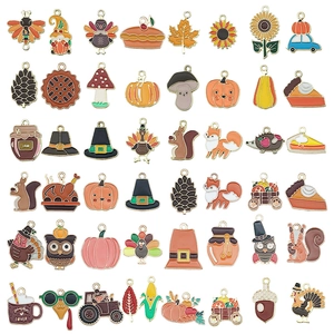 Surtido de dijes esmaltados de otoño con calabaza y pavo para creación de joyería DIY