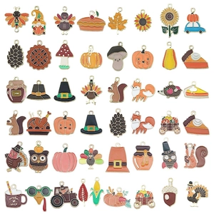 Mezcla de dijes de esmalte de Acción de Gracias con pavos y calabazas para joyería DIY